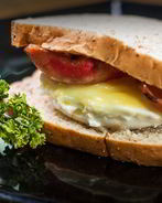 Бутерброд с яйцом в микроволновке