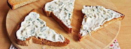 бутерброд со шпротами и соленым огурцом. Шаг 7