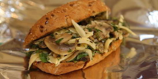 Бутерброд-ссобойка с грибами и сыром