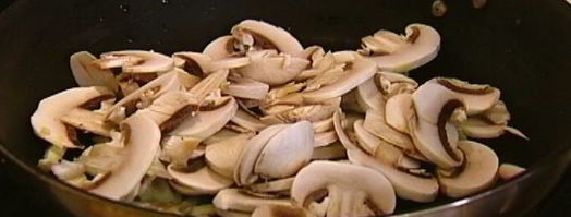 бутерброд-ссобойка с грибами и сыром. Шаг 3