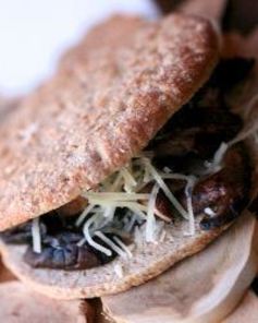 Бутерброды с грибами и сыром