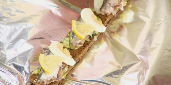 Бутерброды с килькой