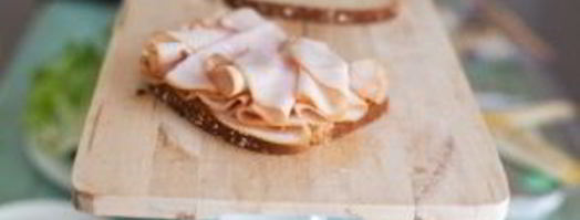 бутерброды с колбасой на праздничный стол. Шаг 3