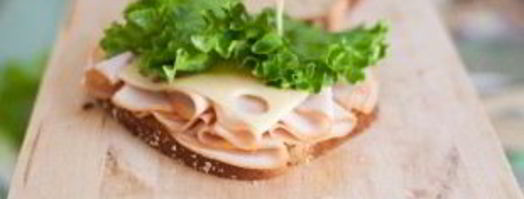 бутерброды с колбасой на праздничный стол. Шаг 6