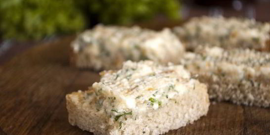 Бутерброды с копченым кальмаром