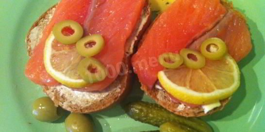 Бутерброды с красной рыбой и маслом