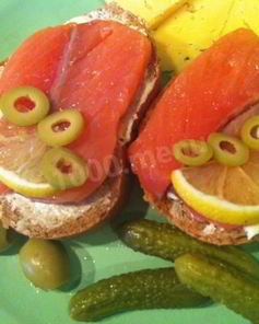 Бутерброды с красной рыбой и маслом