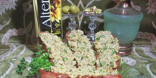 Бутерброды с кремом из оливок и фисташек