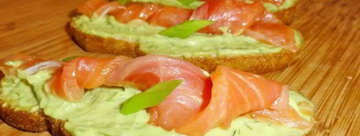 бутерброды с малосольной семгой и авокадо. Шаг 7