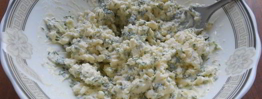 бутерброды с маслом, плавленным сыром и колбасой. Шаг 4