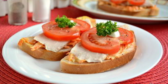 Бутерброды с морковью и отварным мясом