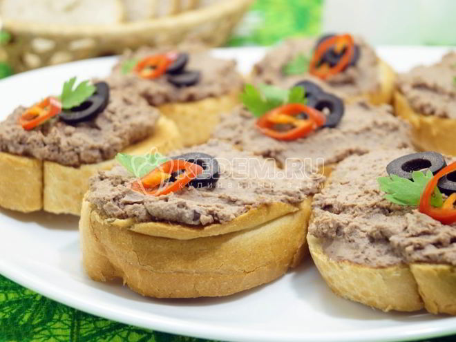 Рецепт бутербродов с паштетом из куриной печени