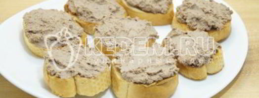 бутерброды с паштетом из куриной печени. Шаг 11