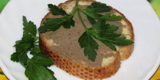 Бутерброды с паштетом из печени