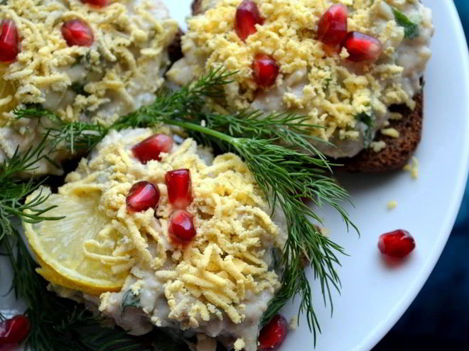 Рецепт бутербродов с пастой из сельди