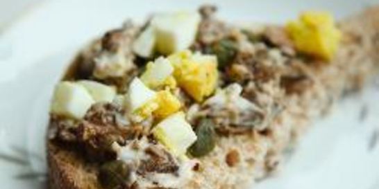 Бутерброды с печенью и яйцом