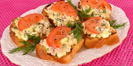 Бутерброды с печенью трески и сыром