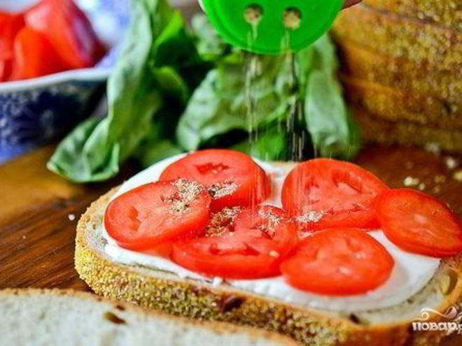 Рецепт бутербродов с помидорами и чесноком