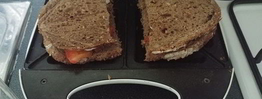 бутерброды с помидорами и моцареллой. Шаг 3