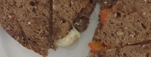 бутерброды с помидорами и моцареллой. Шаг 4