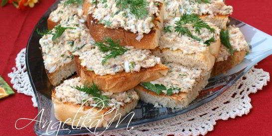 Бутерброды с сардинами и плавленым сыром