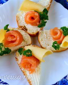 Бутерброды с семгой и сыром