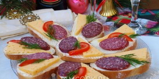 Бутерброды с сыром и колбасой