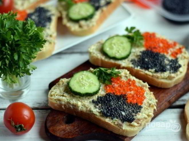 Рецепт бутербродов с тунцом и икрой
