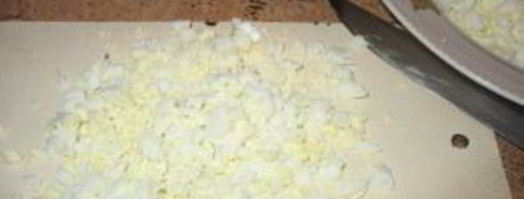 бутерброды с яйцом и чесноком. Шаг 3