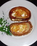 Бутерброды с яйцом на сковороде