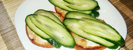 бутерброды со шпротами и огурцом. Шаг 4