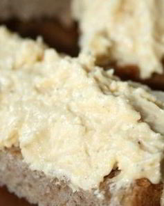 Бутерброды со шпротами и сыром