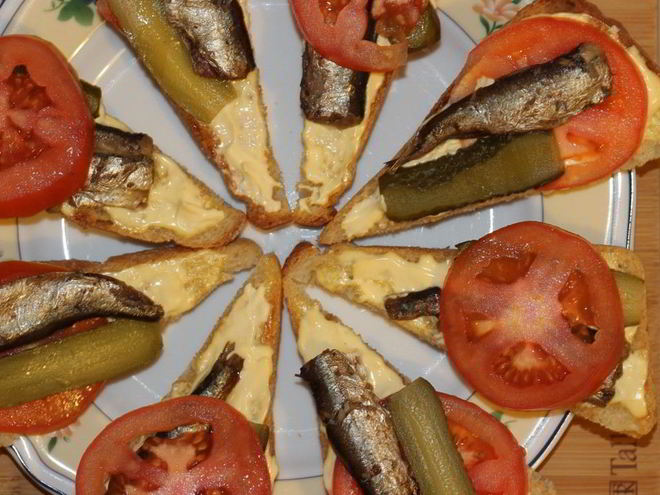 Рецепт бутербродов со шпротами