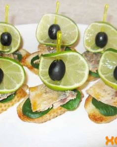 Бутерброды со скумбрией Лодочки