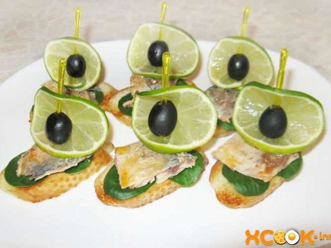 Рецепт бутербродов со скумбрией лодочки