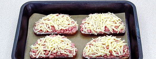 горячие бутерброды с колбасой и сыром. Шаг 8