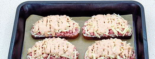 горячие бутерброды с колбасой и сыром. Шаг 9