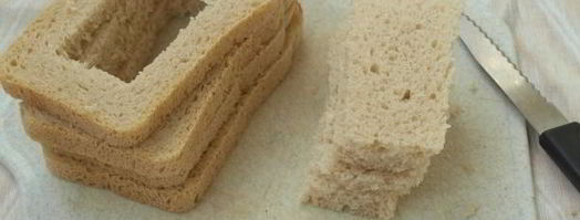 горячие бутерброды с колбасой и яйцом. Шаг 3