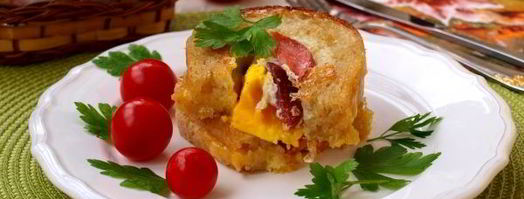 горячие бутерброды с колбасой и яйцом. Шаг 7