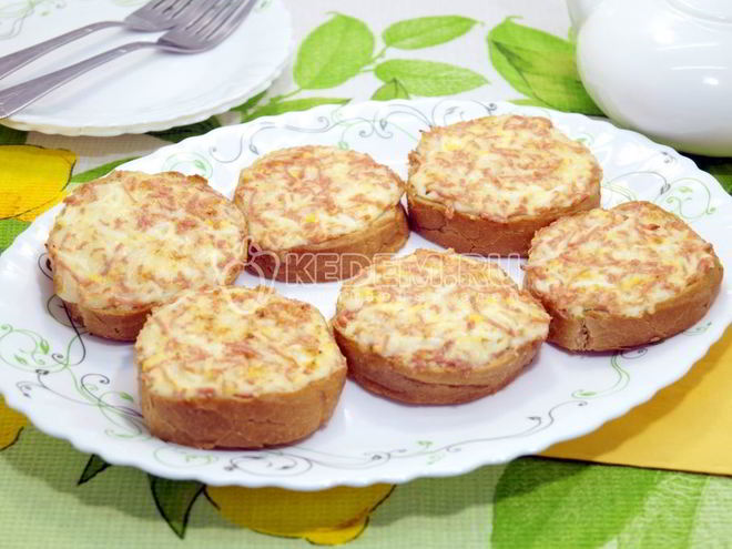 Рецепт горячих бутербродов с колбасой