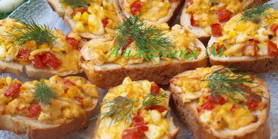 Горячие бутерброды с курицей и помидорами