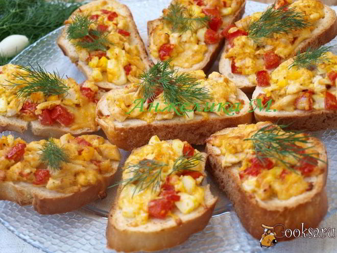 Рецепт горячих бутербродов с курицей и помидорами