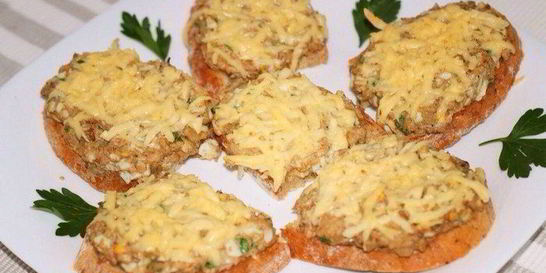 Горячие бутерброды с сайрой