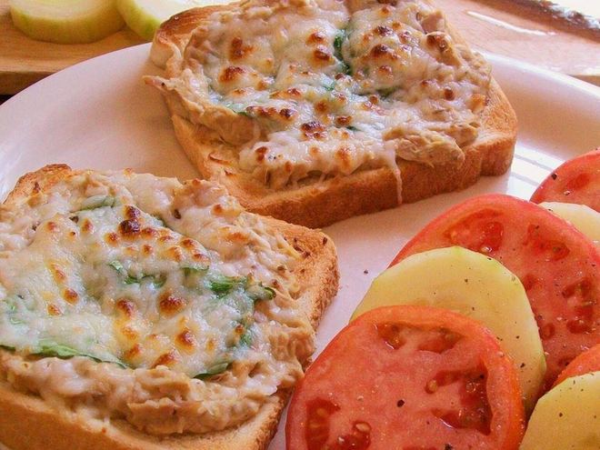 Рецепт горячих бутербродов с тунцом