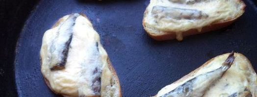 горячие бутерброды со шпротами. Шаг 10