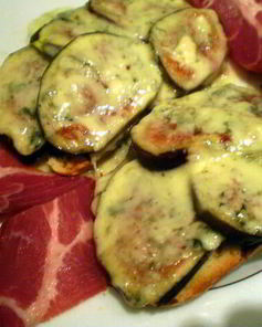 Горячий бутерброд с инжиром и сыром Дорблю