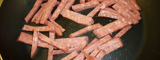 горячий бутерброд с колбасой и сметанным соусом. Шаг 3