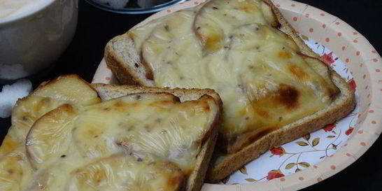 Горячий бутерброд Яблочное утро