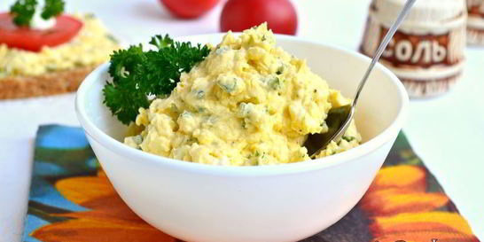 Намазка для бутербродов из вареных желтков и плавленого сыра