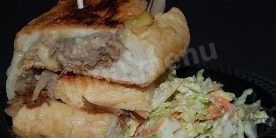 Оригинальные бутерброды с грушей и сыром бри